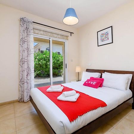 Blue Water Bay Villas Paralimni Exterior foto
