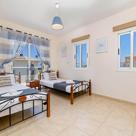 Blue Water Bay Villas Paralimni Exterior foto