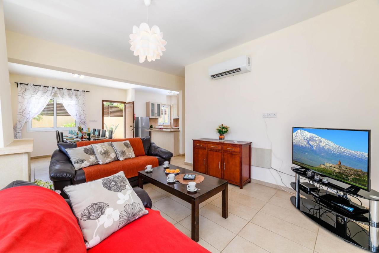 Blue Water Bay Villas Paralimni Exterior foto