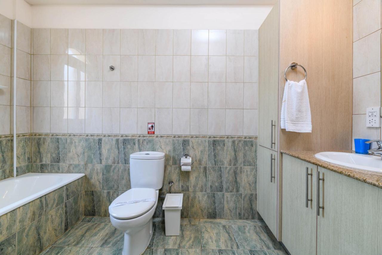 Blue Water Bay Villas Paralimni Exterior foto