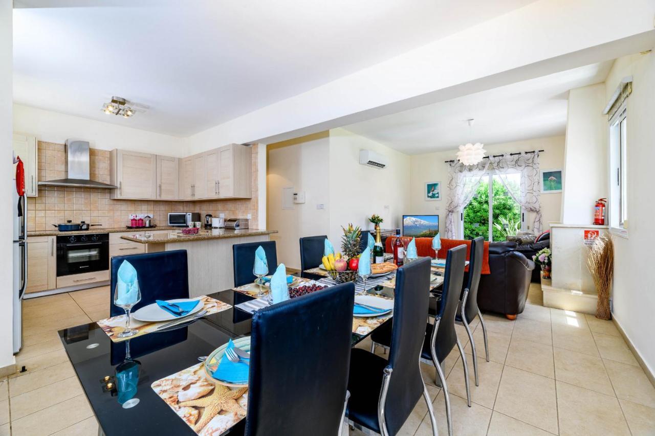 Blue Water Bay Villas Paralimni Exterior foto