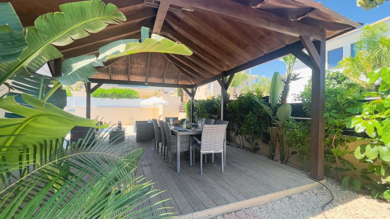 Blue Water Bay Villas Paralimni Exterior foto