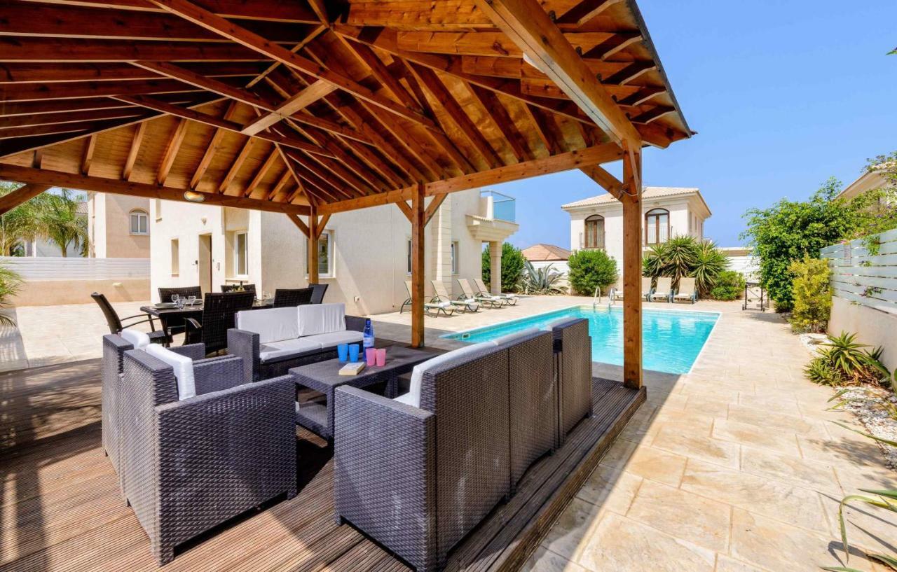 Blue Water Bay Villas Paralimni Exterior foto