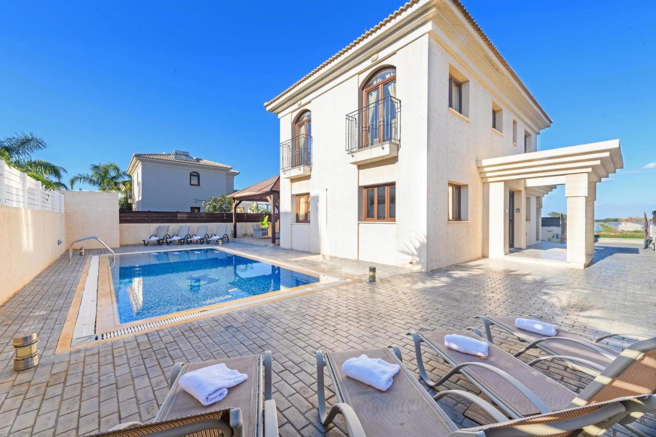 Blue Water Bay Villas Paralimni Exterior foto